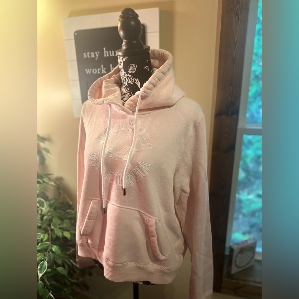 Hollister Hooded Sweatshirt - Light Pink. Women’s size S.